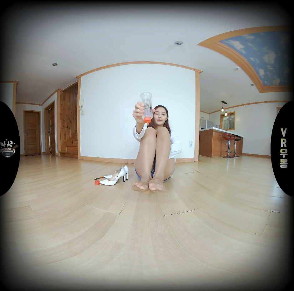 vr下载 - k3玉足长腿，热裤美女.아름 다운 발 과 긴 다리15