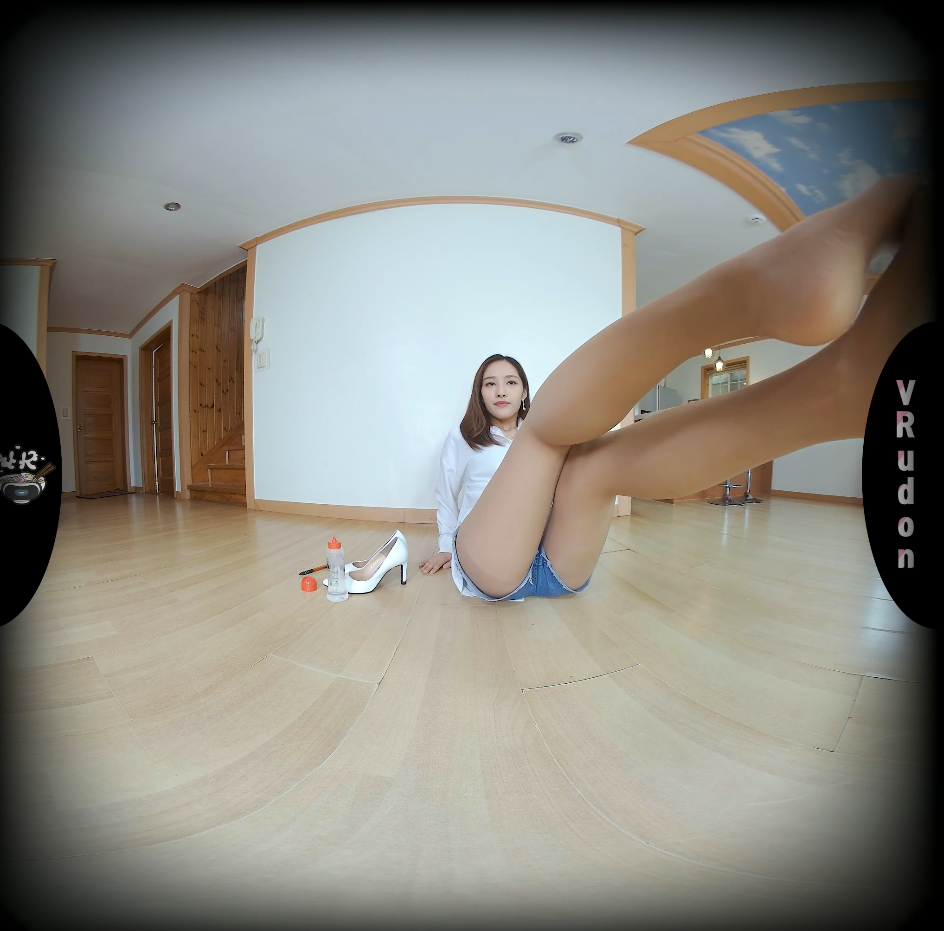 vr下载 - k3玉足长腿，热裤美女.아름 다운 발 과 긴 다리11