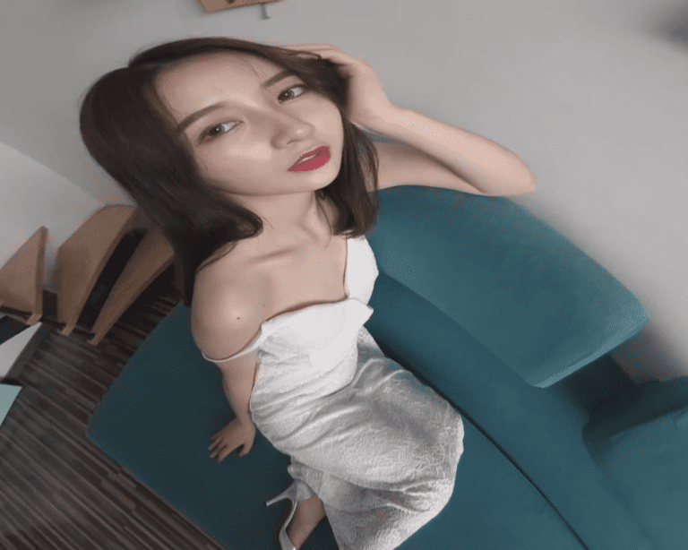 vr 国产 - 清纯女神sheila依偎在身旁