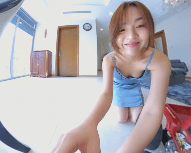 美女vr - 很像LPL女主持的俏丽美人