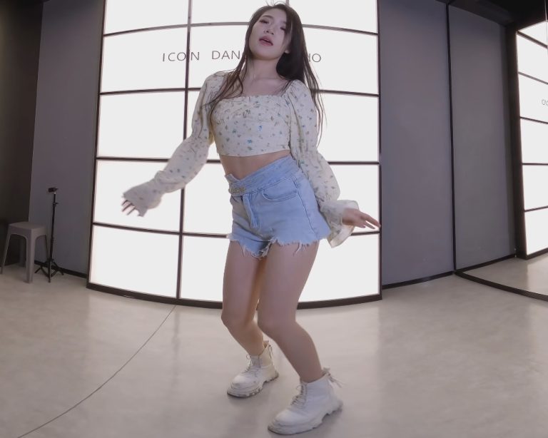 VR美女 新舞蹈室练习舞蹈