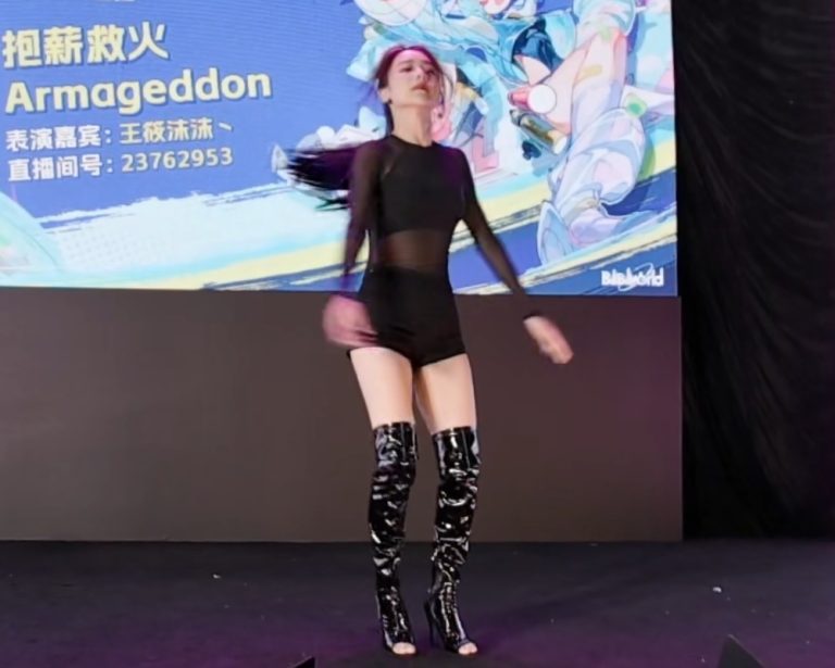 3D VR 180 – 王筱沫沫丶 抱薪救火