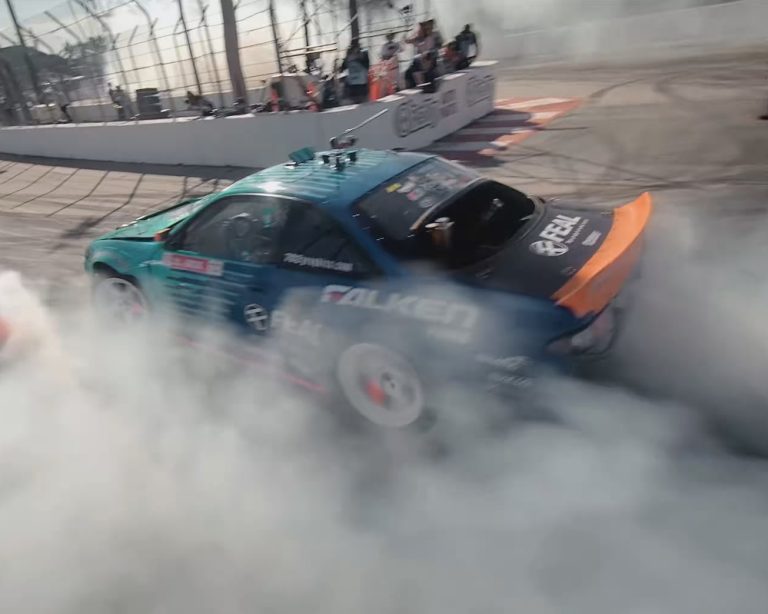 skybox vr视频播放器 赛车漂移 vs FPV无人机 Drift Cars vs FPV Drone VR