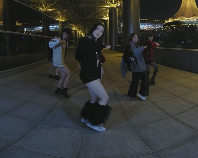 亚洲精品久久vr 女大学生热舞