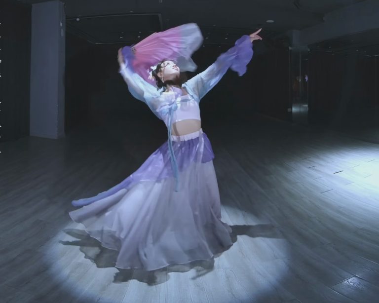 vr: 国风舞蹈 Female dance teacher performs Chinese style dances from 8 dynasties