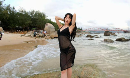 国产美女VR视频 半透黑纱裙美女